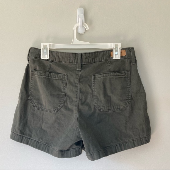Levi's Army Green Shorts (Size 6) - Picture 5 of 9